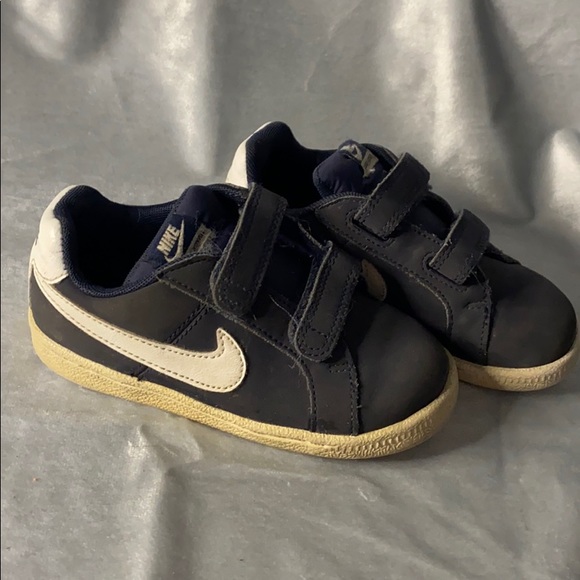 childrens nike trainers with velcro